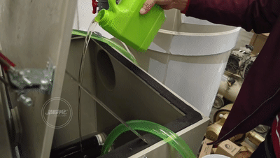 陶瓷廠異味大、被投訴,潔匠現(xiàn)場(chǎng)抽取廢氣做檢測(cè)、研制有效除臭劑!.jpg 陶瓷廠異味大、被投訴,潔匠現(xiàn)場(chǎng)抽取廢氣做檢測(cè)、研制有效除臭劑!.jpg