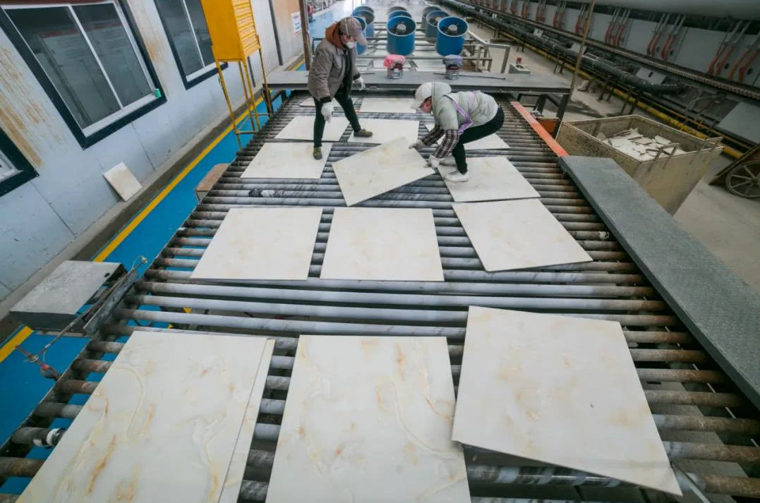 陶瓷廠廢氣惡臭讓人苦不堪言，Dejing的凈?除臭劑幫助企業(yè)達標排放！