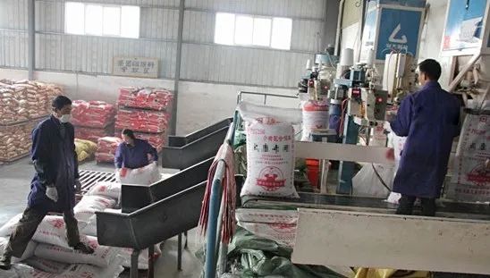飼料廠車間腥臭味擾民,就用Dejing的凈飼料廠專用除臭劑.jpg 飼料廠車間腥臭味擾民,就用Dejing的凈飼料廠專用除臭劑.jpg