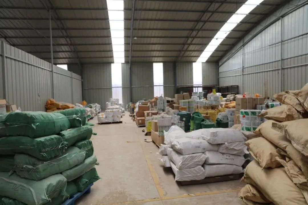 飼料廠車間腥臭味擾民,就用Dejing的凈飼料廠專用除臭劑.jpg 飼料廠車間腥臭味擾民,就用Dejing的凈飼料廠專用除臭劑.jpg