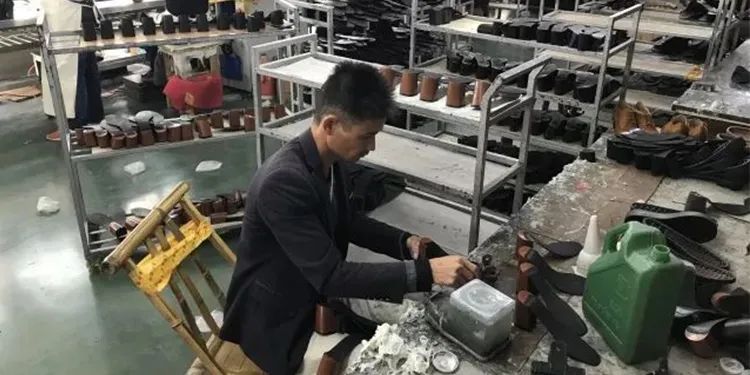 Dejing的凈??制鞋廠除臭劑,治理揮發性有機化合物(VOC)廢氣.jpg Dejing的凈??制鞋廠除臭劑,治理揮發性有機化合物(VOC)廢氣.jpg